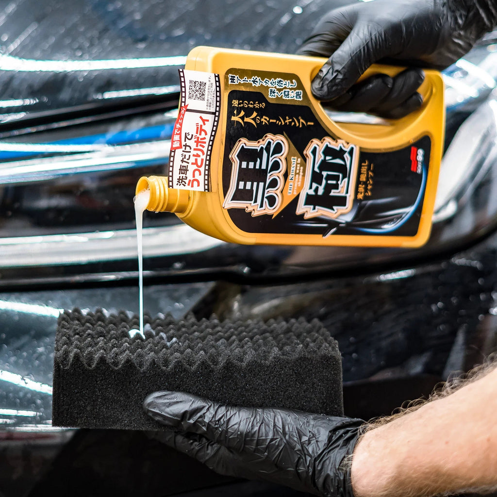 Kit Kiwami Autos Oscuros: Wax + Shampoo