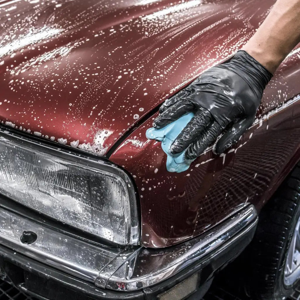 Vista frontal de las 2 unidades de Claybar Smooth Egg Soft99 para descontaminar pintura.